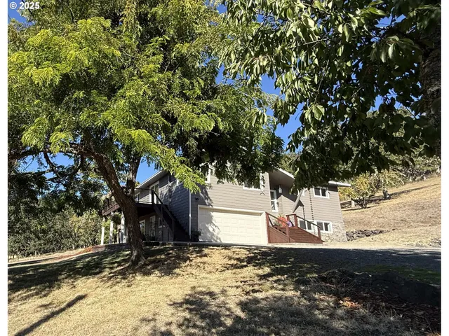 $599,000 | 7978 North Bank Road, Roseburg, OR 97470