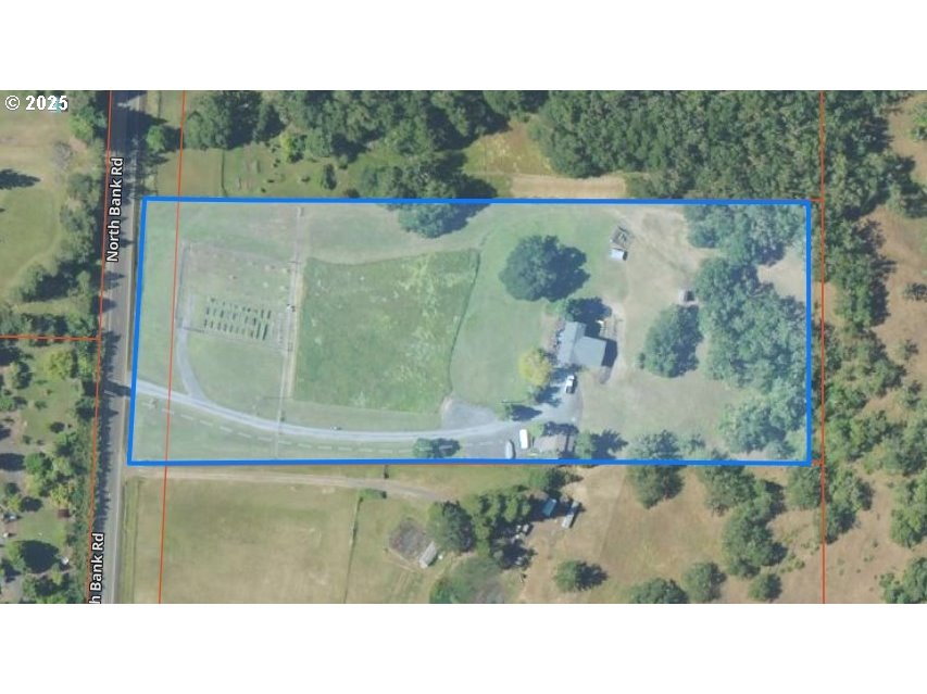 7978 North Bank Road Roseburg, OR 97470 - Photo 5 of 44