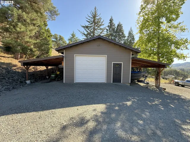 $599,000 | 7978 North Bank Road, Roseburg, OR 97470
