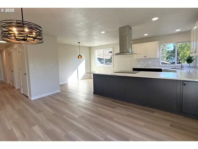 $599,000 | 7978 North Bank Road, Roseburg, OR 97470