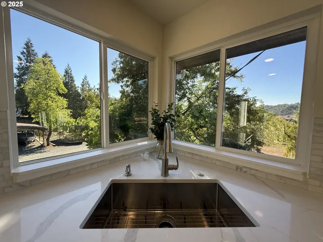 $599,000 | 7978 North Bank Road, Roseburg, OR 97470