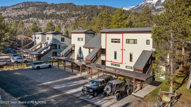 $1,350,000 | 4420 Berry Drive, Unit 3823, Wilson, WY 83014