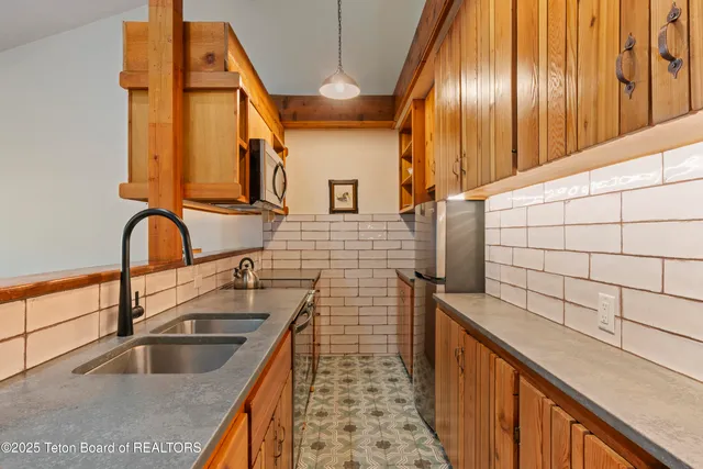 $1,350,000 | 4420 Berry Drive, Unit 3823, Wilson, WY 83014