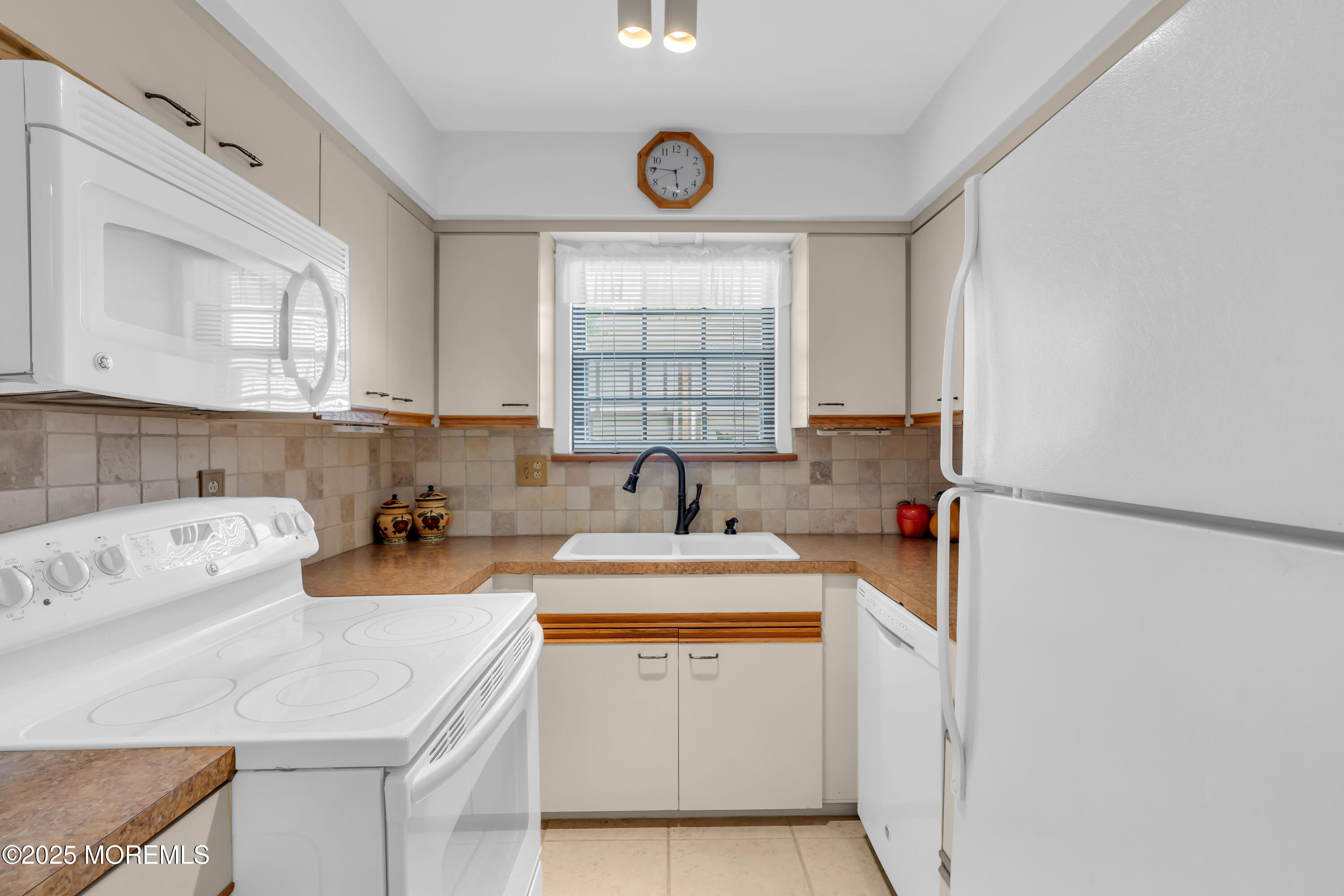 35 Apple Drive Spring Lake Heights, NJ 07762 - Photo 14 of 36 017_dsc00895_145