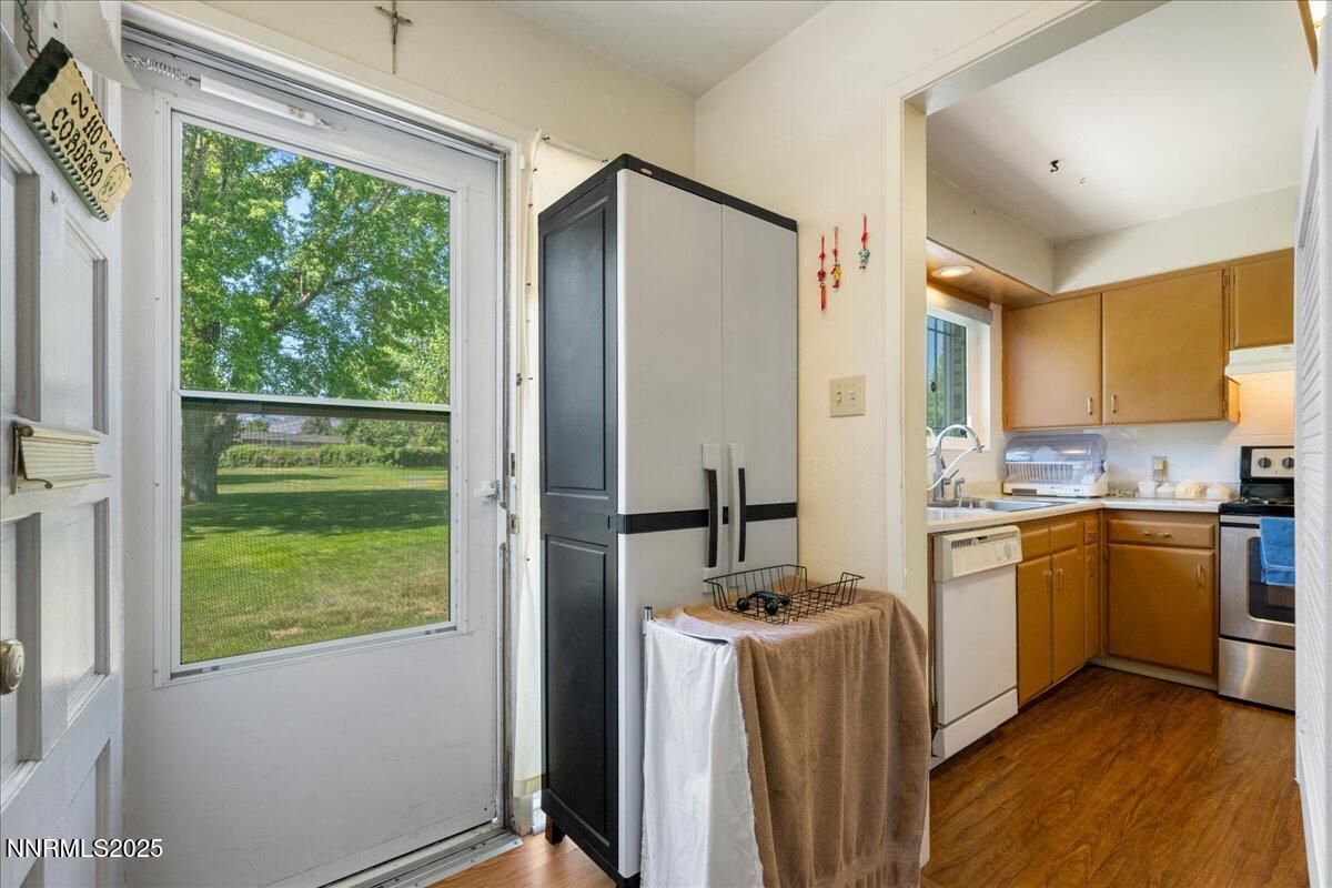 110 Smithridge Park Reno, NV 89502 - Photo 2 of 24 02-DSC_3658