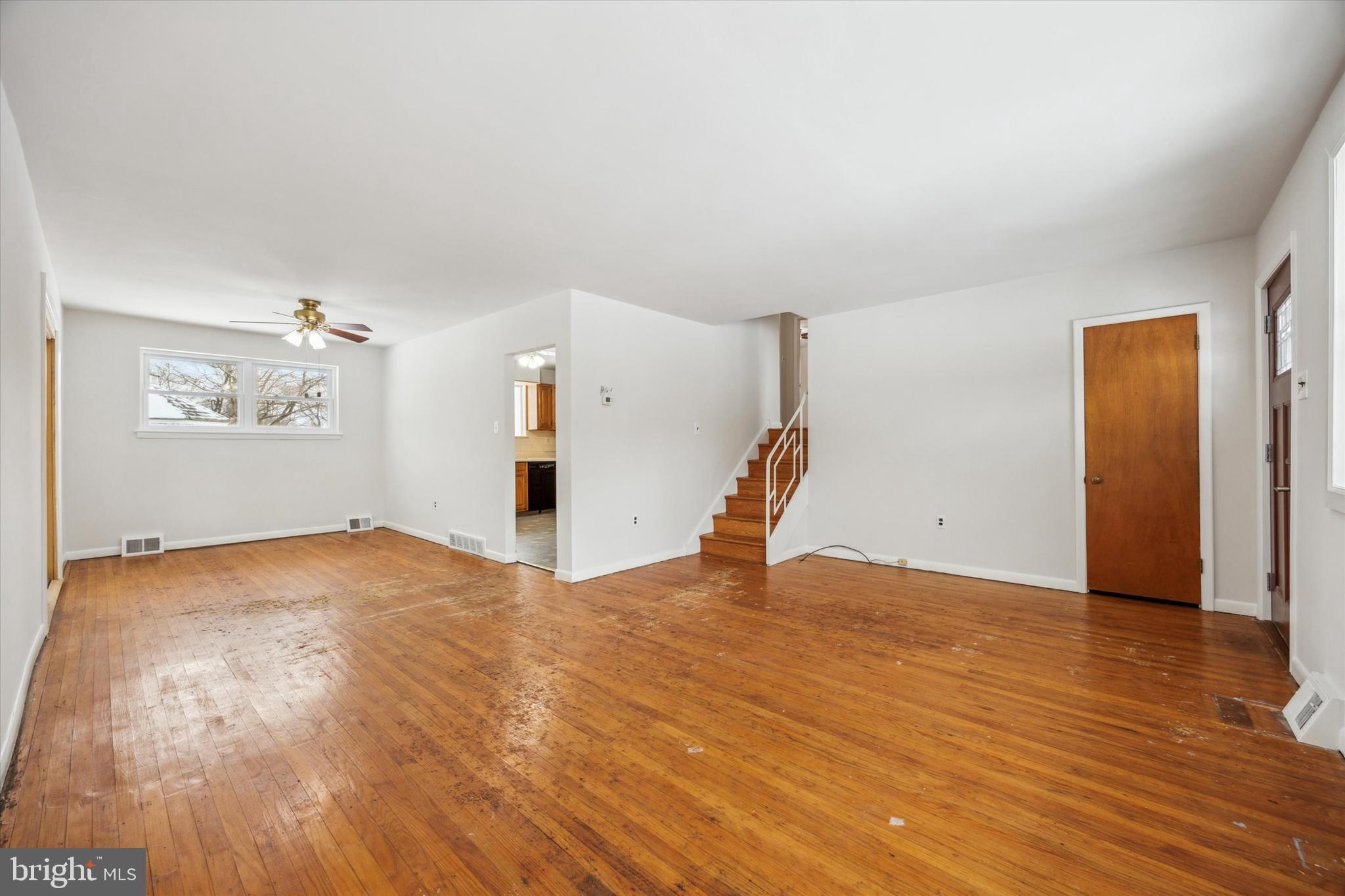 233 South Pennell Road Media, PA 19063 - Photo 5 of 34 Living Room
