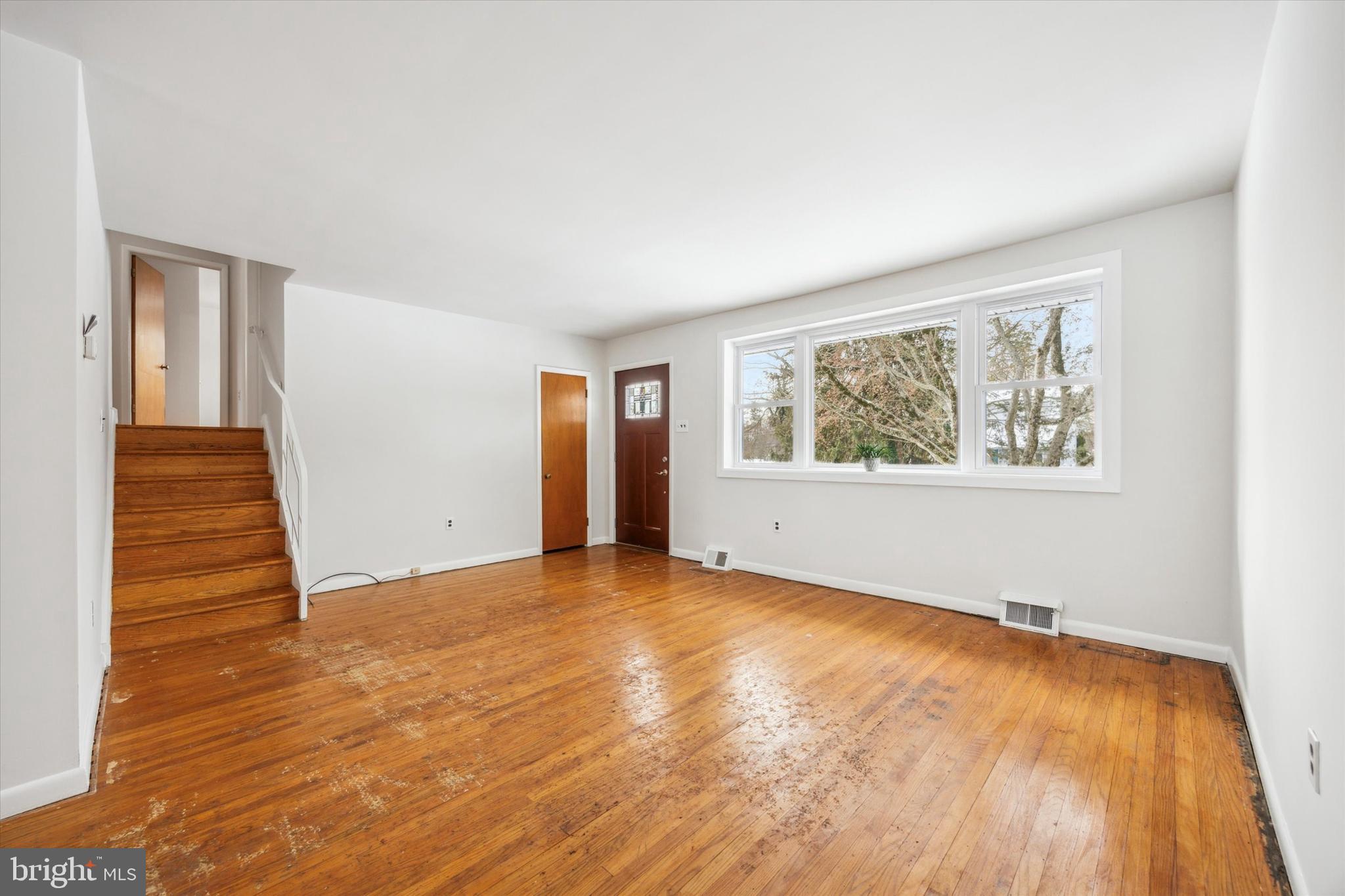 233 South Pennell Road Media, PA 19063 - Photo 6 of 34 Living Room