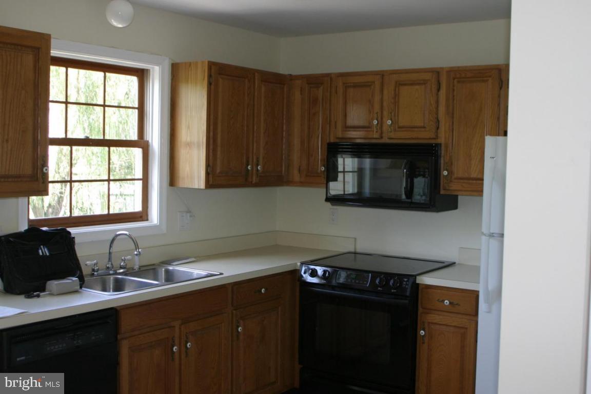 338 Cardinal Road Lititz, PA 17543 - Photo 2 of 5 Gallery Image 2