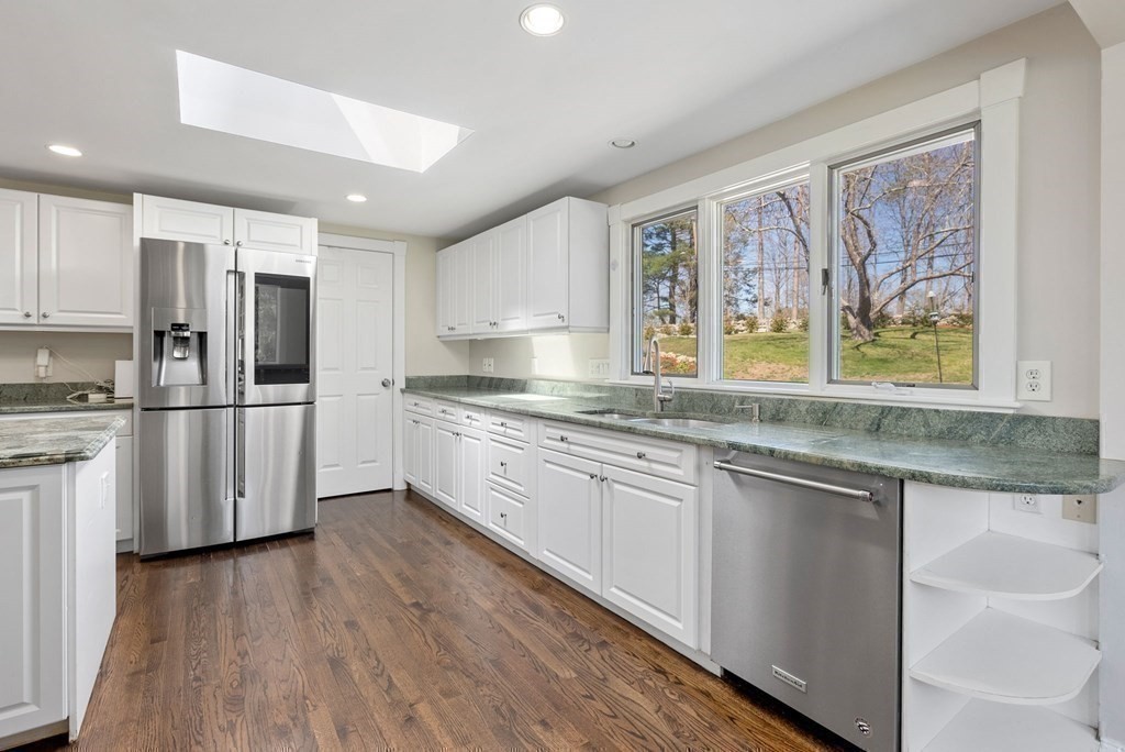 528 Glen Road Weston, MA 02493 - Photo 12 of 34 Gallery Image 12