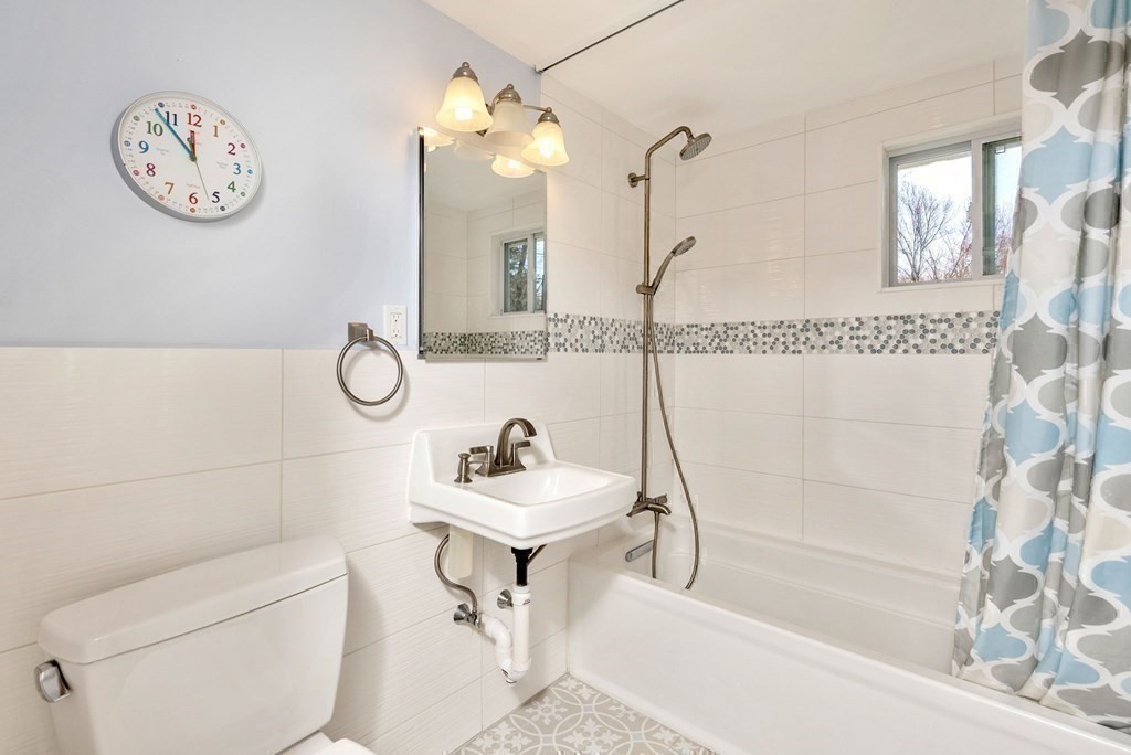 528 Glen Road Weston, MA 02493 - Photo 23 of 34 Gallery Image 23