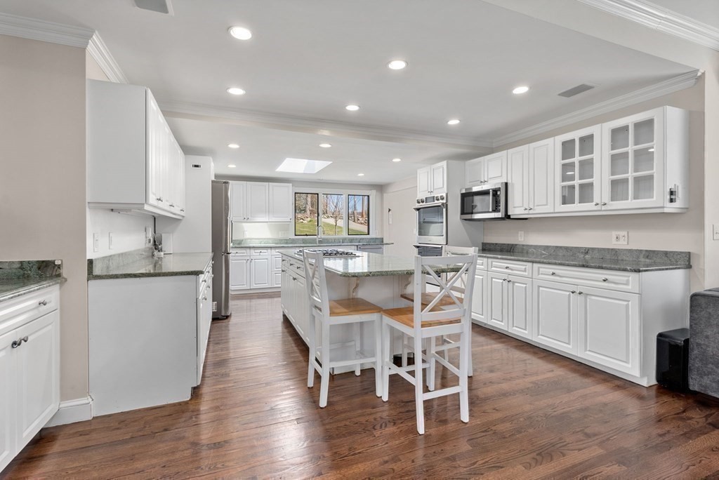 528 Glen Road Weston, MA 02493 - Photo 8 of 34 Gallery Image 8