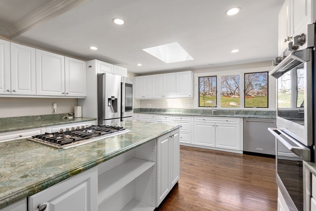 528 Glen Road Weston, MA 02493 - Photo 9 of 34 Gallery Image 9