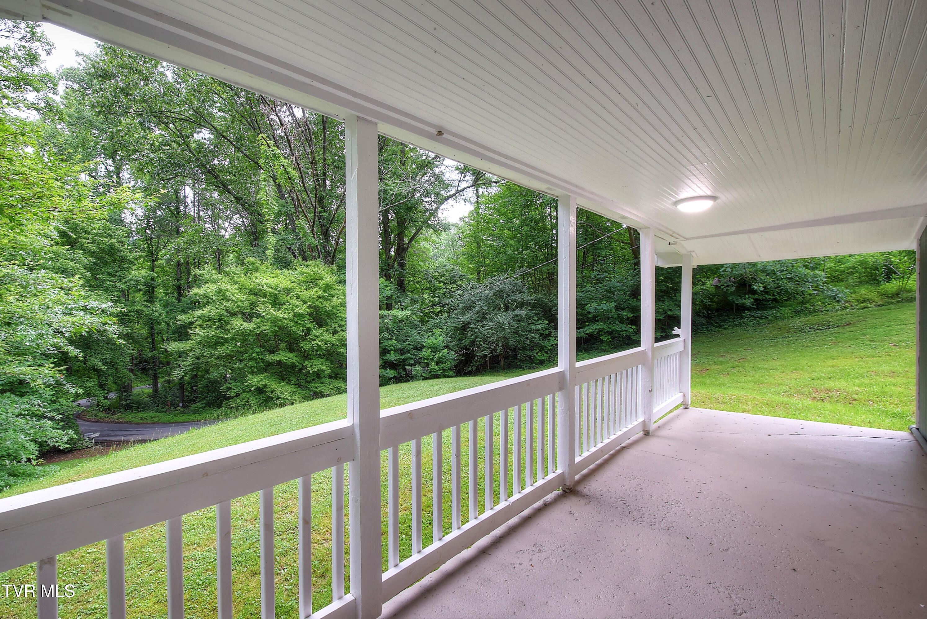 642 Dennis Cove Road Hampton, TN 37658 - Photo 9 of 35 9
