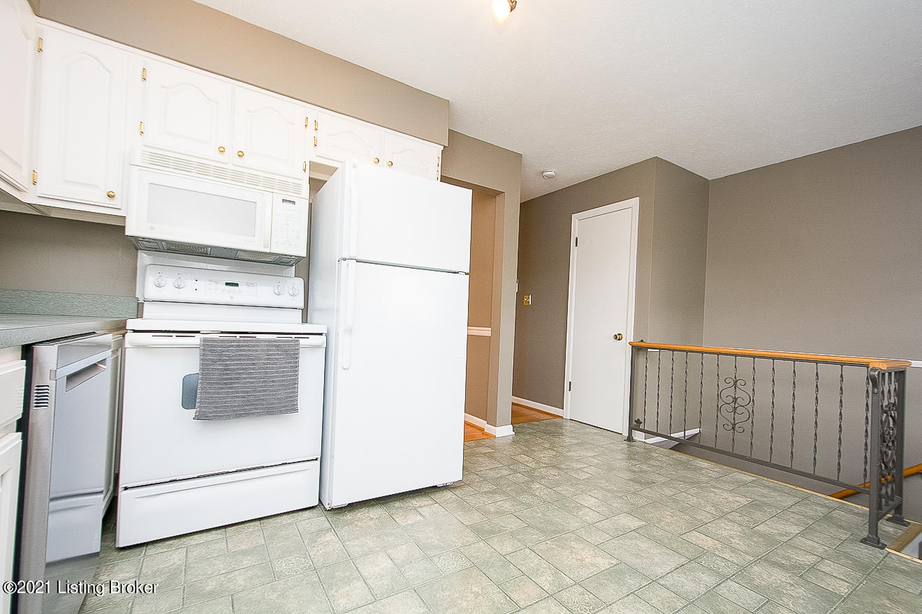 9117 Blowing Tree Road Louisville, KY 40220 - Photo 11 of 39 Kitchen