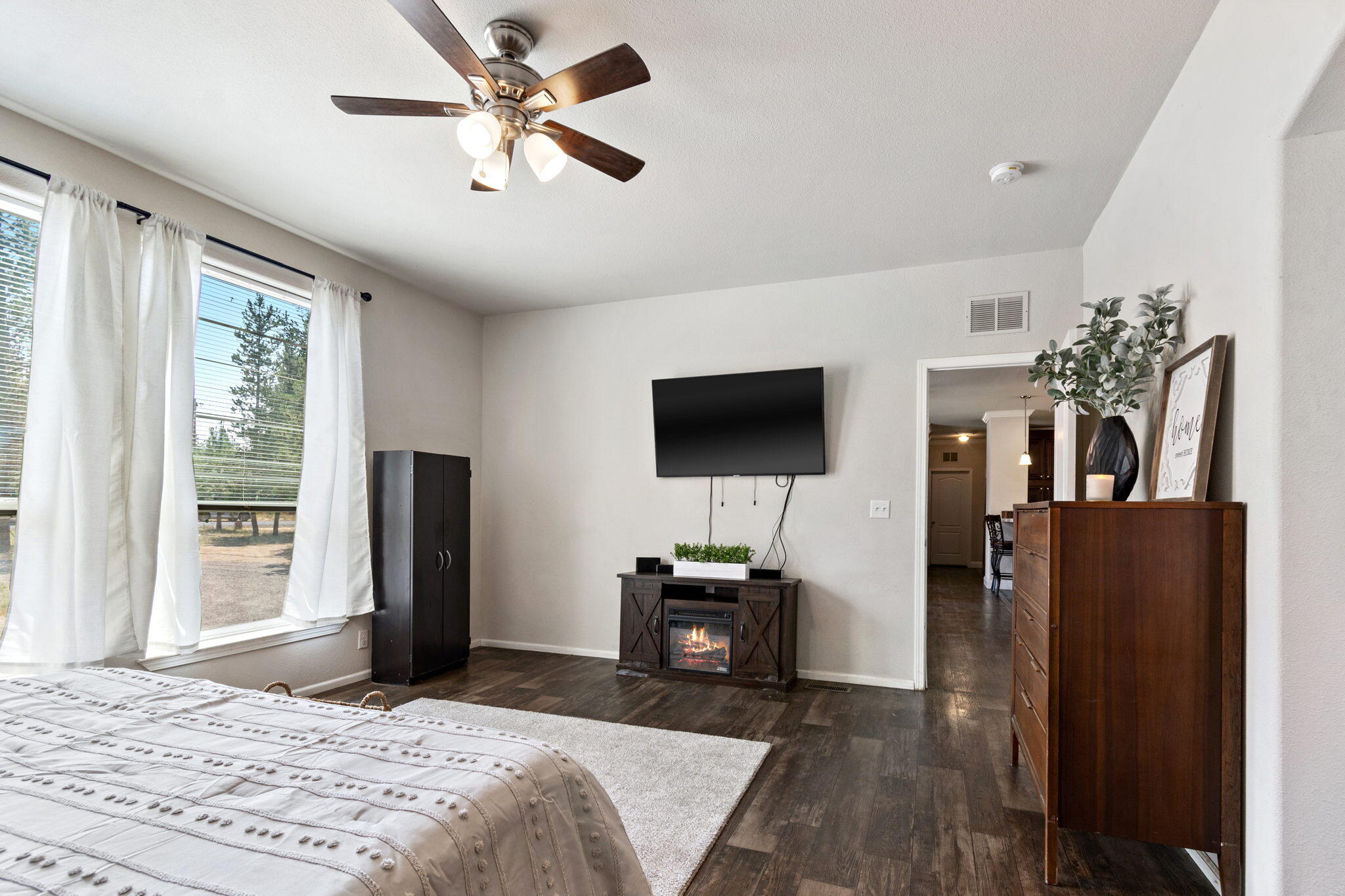 52910 Forest Road La Pine, OR 97739 - Photo 28 of 48 Primary Bedroom
