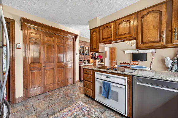 $799,000 | 995 East Skyline Drive, Brownstown, IN 47220