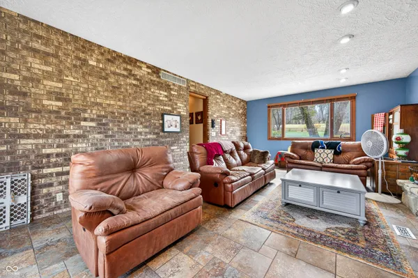 $799,000 | 995 East Skyline Drive, Brownstown, IN 47220