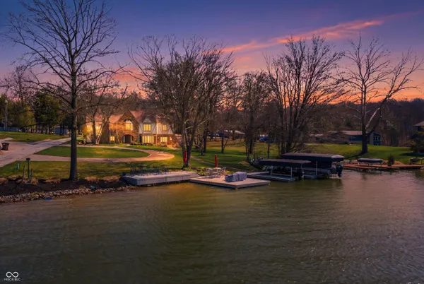$799,000 | 995 East Skyline Drive, Brownstown, IN 47220