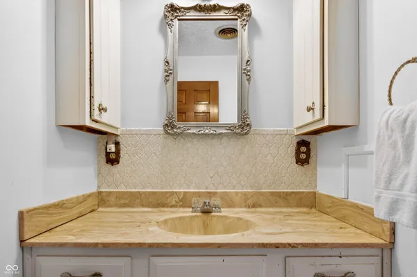 $799,000 | 995 East Skyline Drive, Brownstown, IN 47220