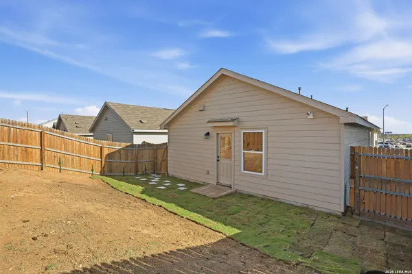 $1,475 | 10231 Mesa Medina, San Antonio, TX 78252