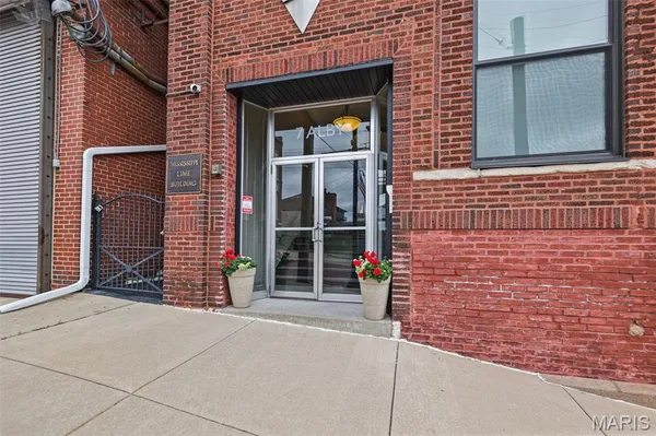 $405,000 | 7 Alby Street, Unit 9, Alton, IL 62002