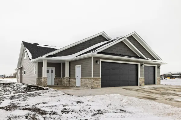 $699,900 | 3165 66th Avenue South, Fargo, ND 58104