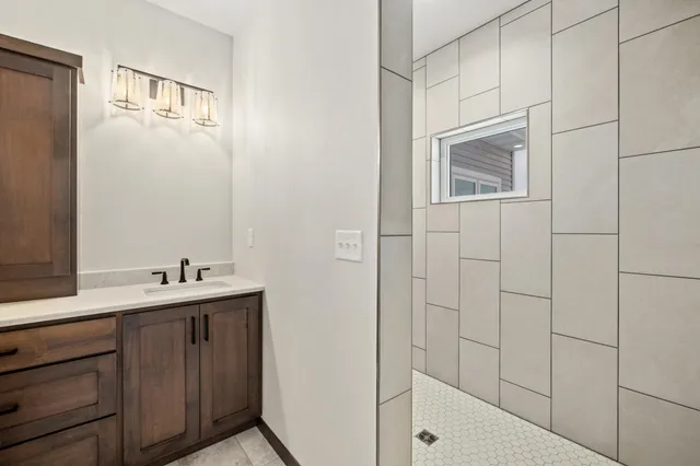 $699,900 | 3165 66th Avenue South, Fargo, ND 58104