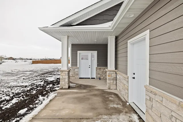 $699,900 | 3165 66th Avenue South, Fargo, ND 58104