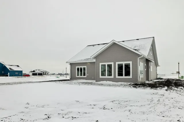 $699,900 | 3165 66th Avenue South, Fargo, ND 58104