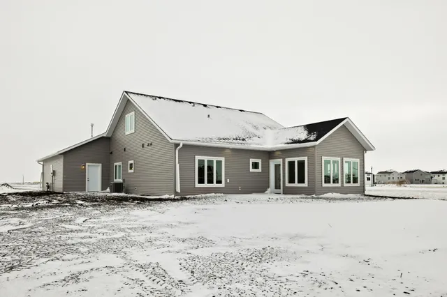 $699,900 | 3165 66th Avenue South, Fargo, ND 58104