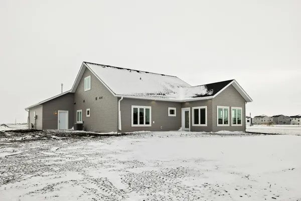 $699,900 | 3165 66th Avenue South, Fargo, ND 58104