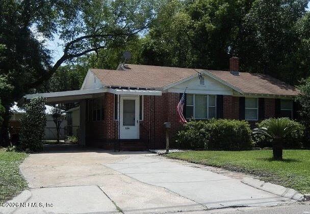 3216 Claremont Road Jacksonville, FL 32207 - Photo 2 of 3 a front view of a house with garden