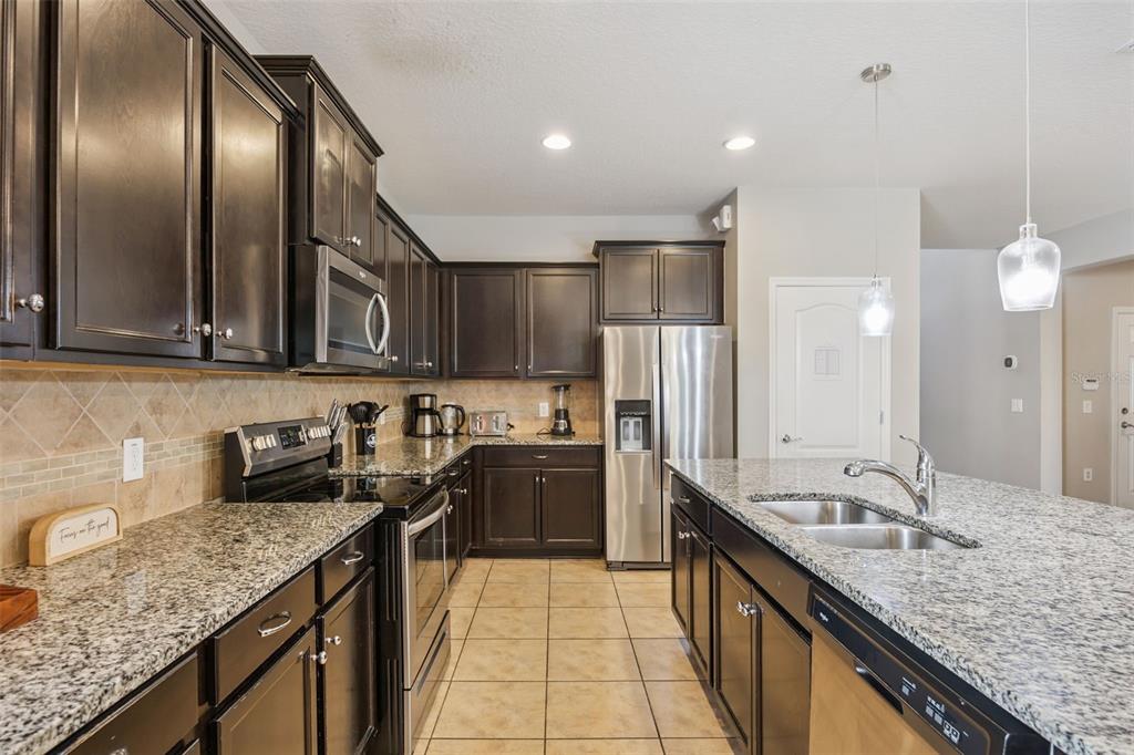 8875 Qin Loop Davenport, FL 33896 - Photo 11 of 35