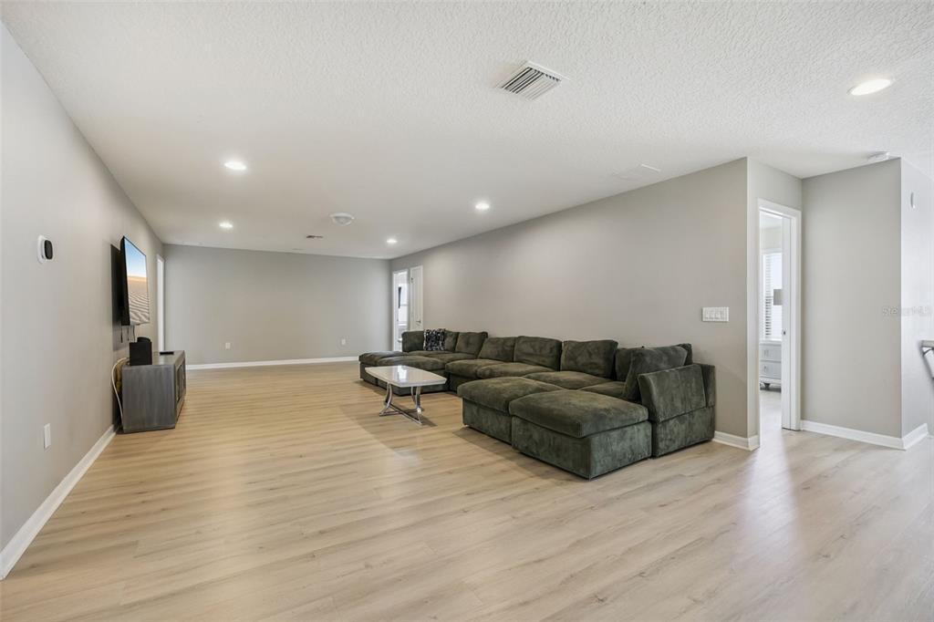 8875 Qin Loop Davenport, FL 33896 - Photo 14 of 35