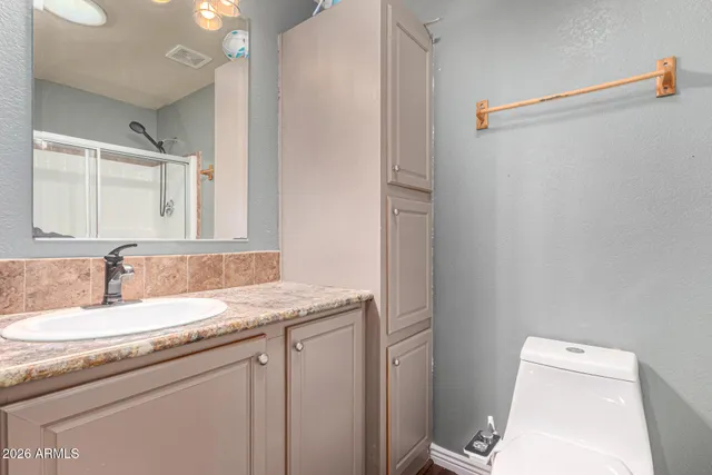 $1,799 | 17833 North 1st Place, Phoenix, AZ 85022