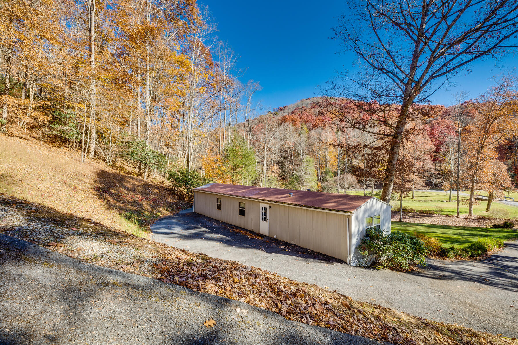 2064 South Fork Road Marion, VA 24354 - Photo 49 of 96 050