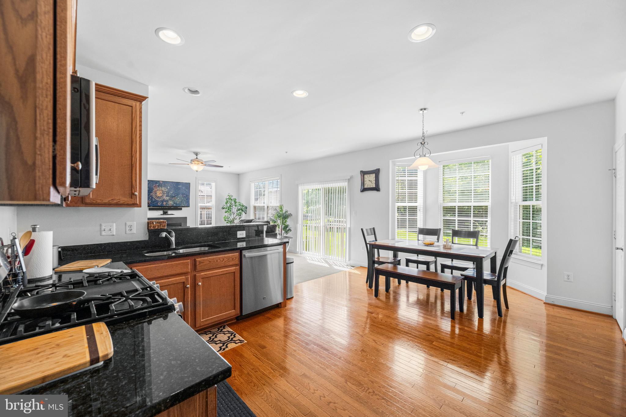 401 Rifton Court Upper Marlboro, MD 20774 - Photo 13 of 59 Upgraded counters