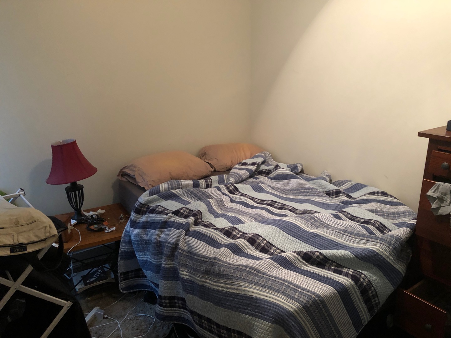 839 West Cornelia Avenue, Unit 3N Chicago, IL 60657 - Photo 5 of 7 a bedroom with a bed and a chair