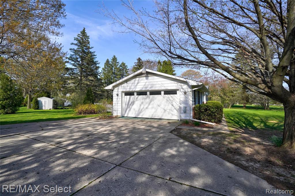 4134 Calkins Road Flint, MI 48532 - Photo 4 of 44