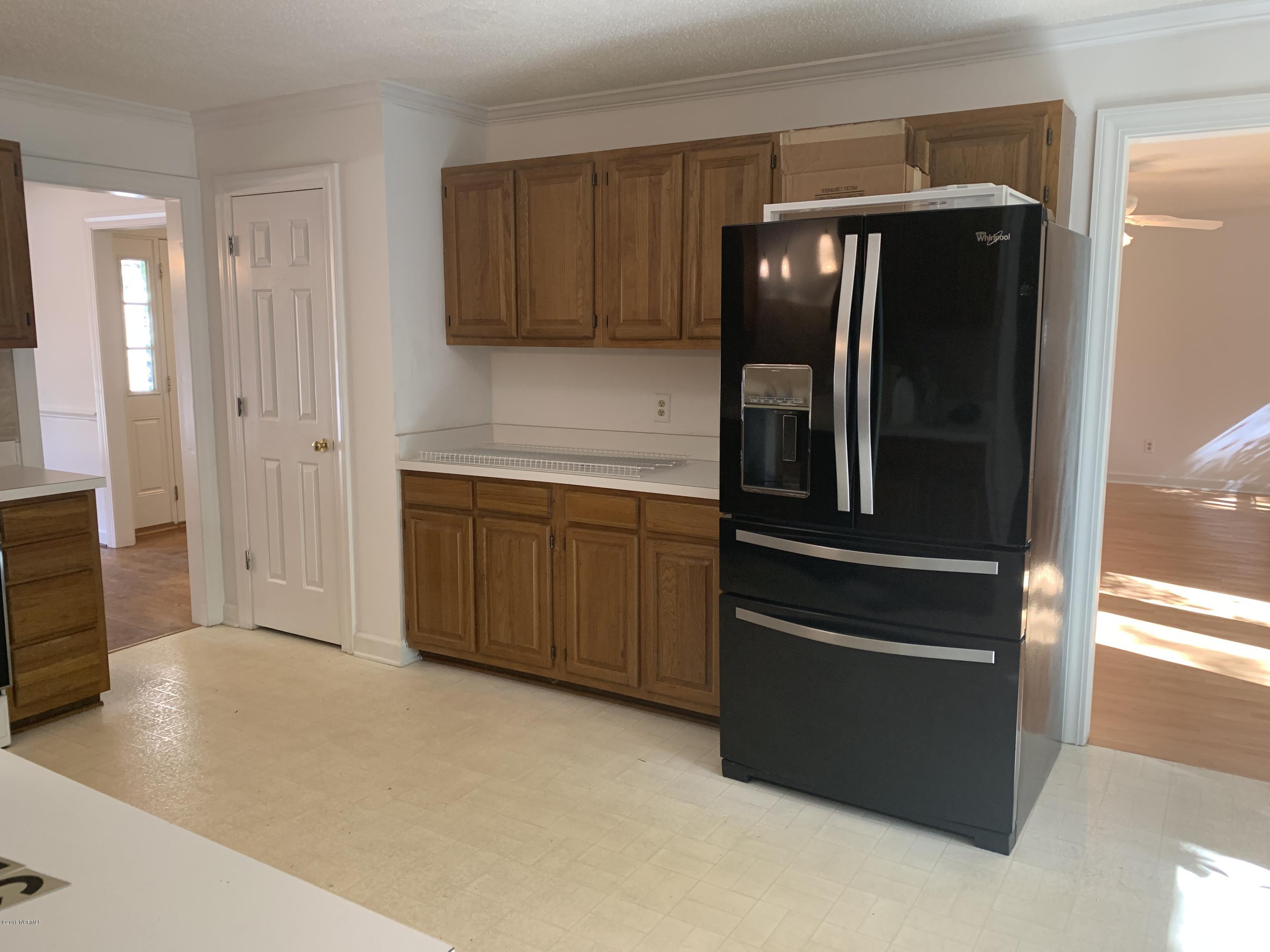 523 Kent Road Greenville, NC 27858 - Photo 11 of 17 Kitchen