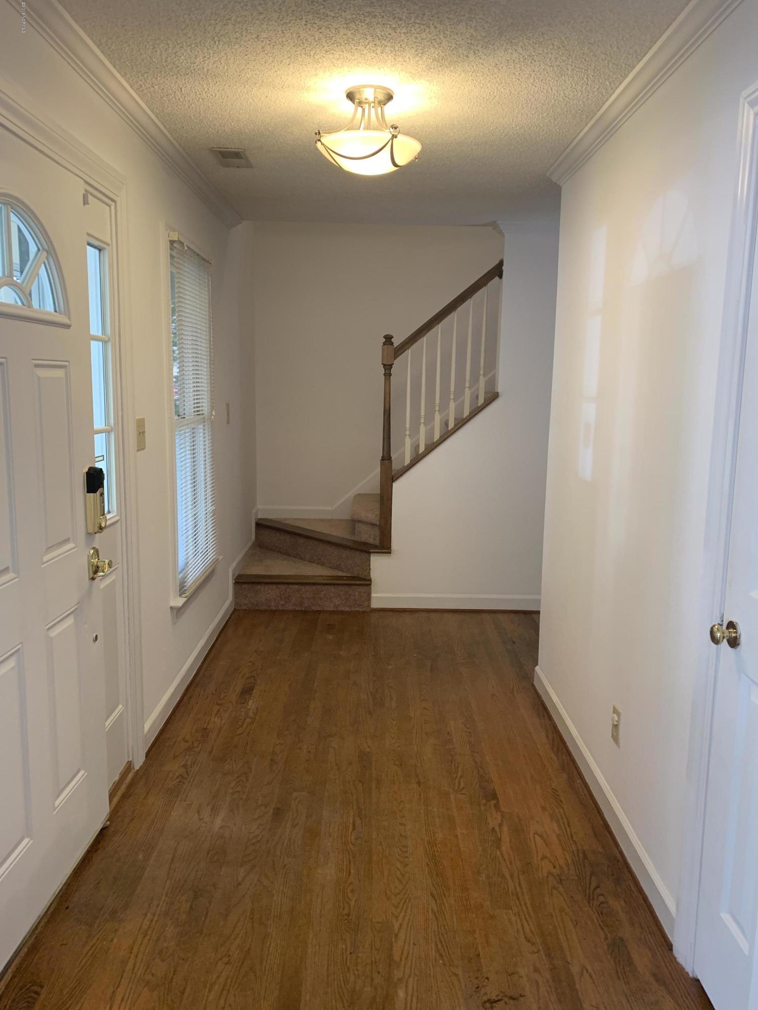 523 Kent Road Greenville, NC 27858 - Photo 5 of 17 Entryway