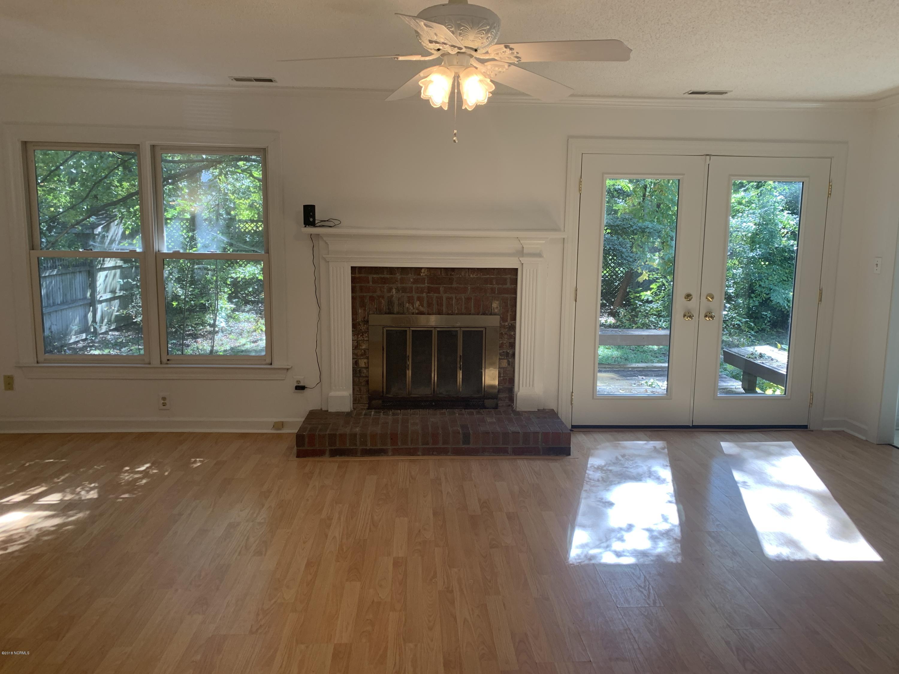 523 Kent Road Greenville, NC 27858 - Photo 8 of 17 Living area