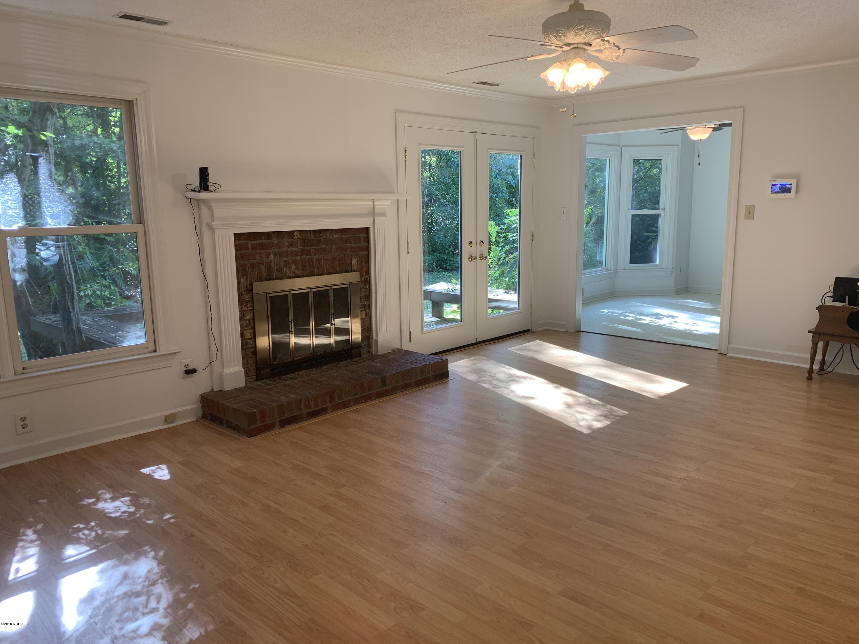 523 Kent Road Greenville, NC 27858 - Photo 9 of 17 Living