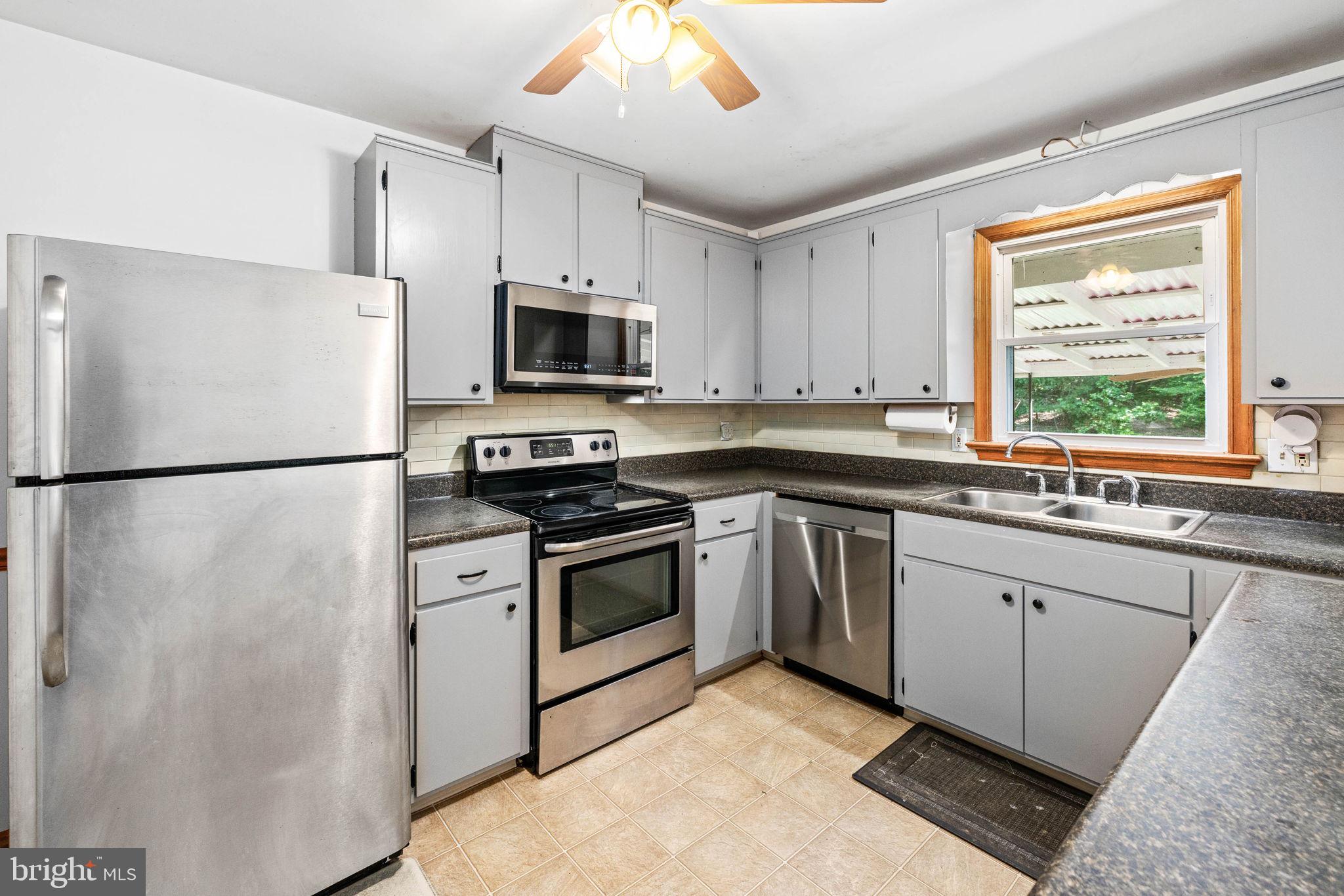 25 Sandy Ridge Court Fredericksburg, VA 22405 - Photo 20 of 36 Kitchen