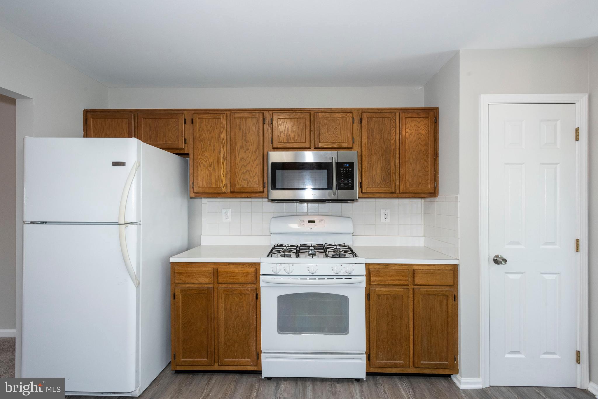 5505 Oberlin Place Frederick, MD 21703 - Photo 18 of 39 Gas stove and large fridge, pantry