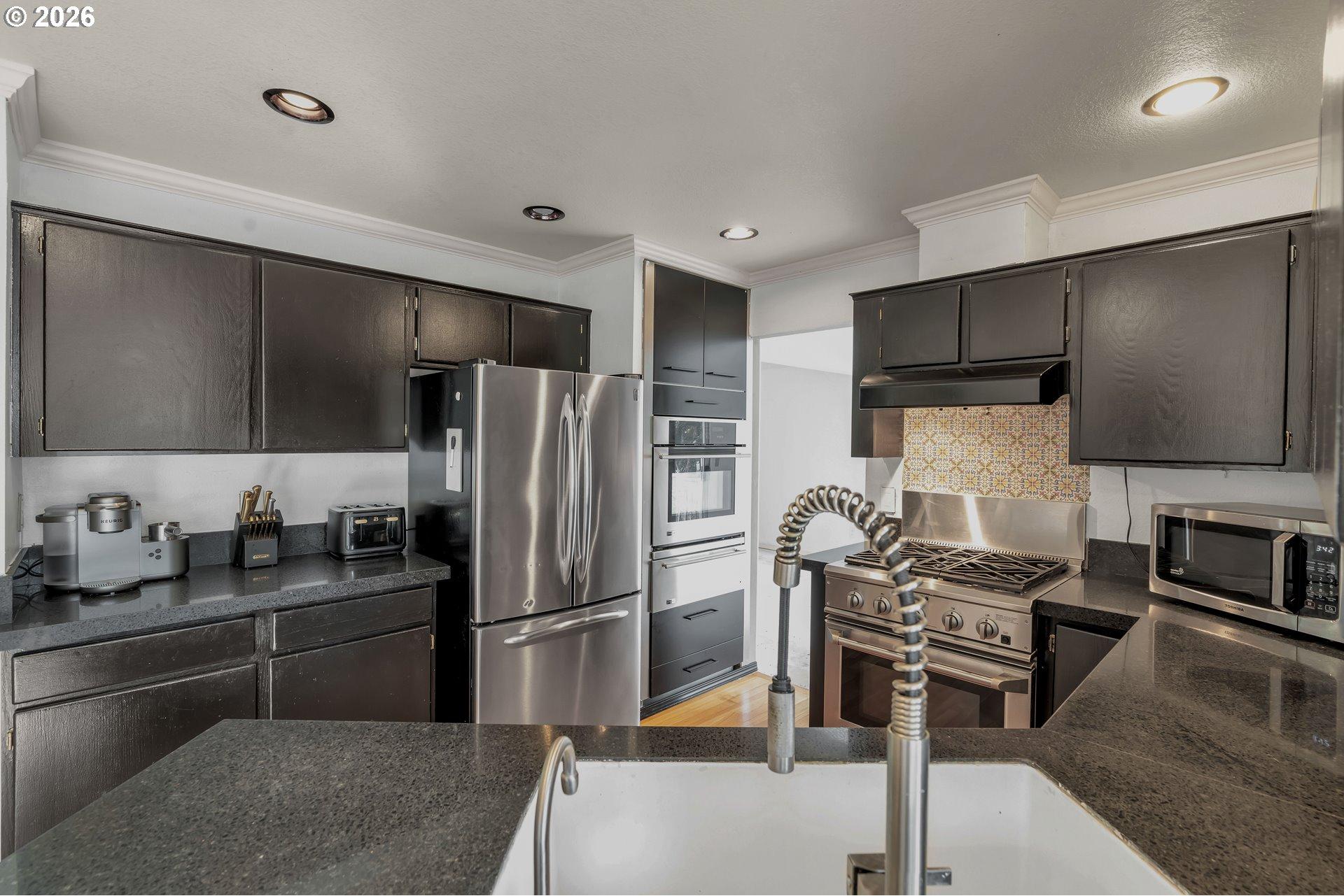 706 Southwest Colony Drive Portland, OR 97219 - Photo 13 of 48 Gallery Image 13
