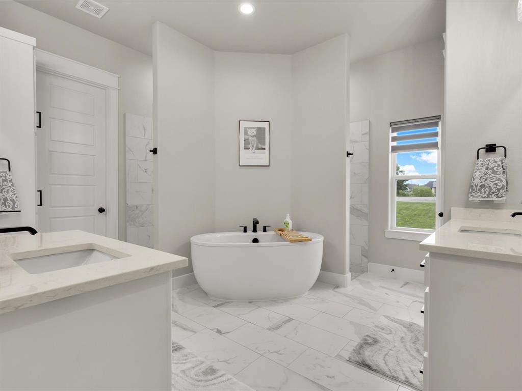 650 Winkler Way Springtown, TX 76082 - Photo 20 of 30 a spacious bathroom with a sink mirror and a bathtub