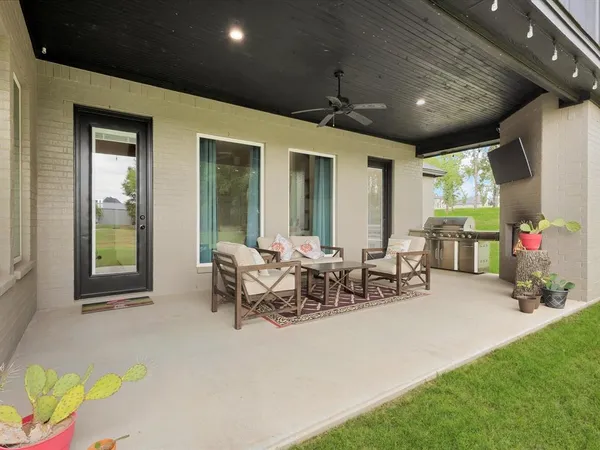 $549,500 | 650 Winkler Way, Springtown, TX 76082