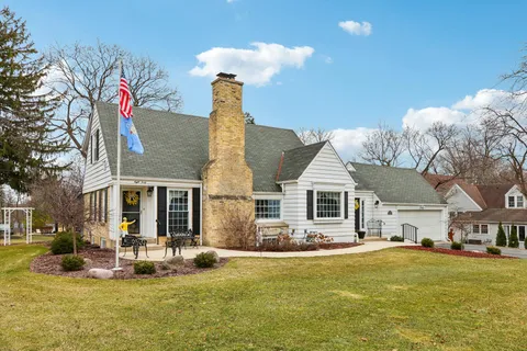 $999,900 | 840 Kurtis Drive, Elm Grove, WI 53122