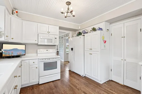 $949,000 | 840 Kurtis Drive, Elm Grove, WI 53122